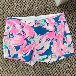Lilly Pulitzer the callahan shorts sz. 2 excellant Condition sz.2